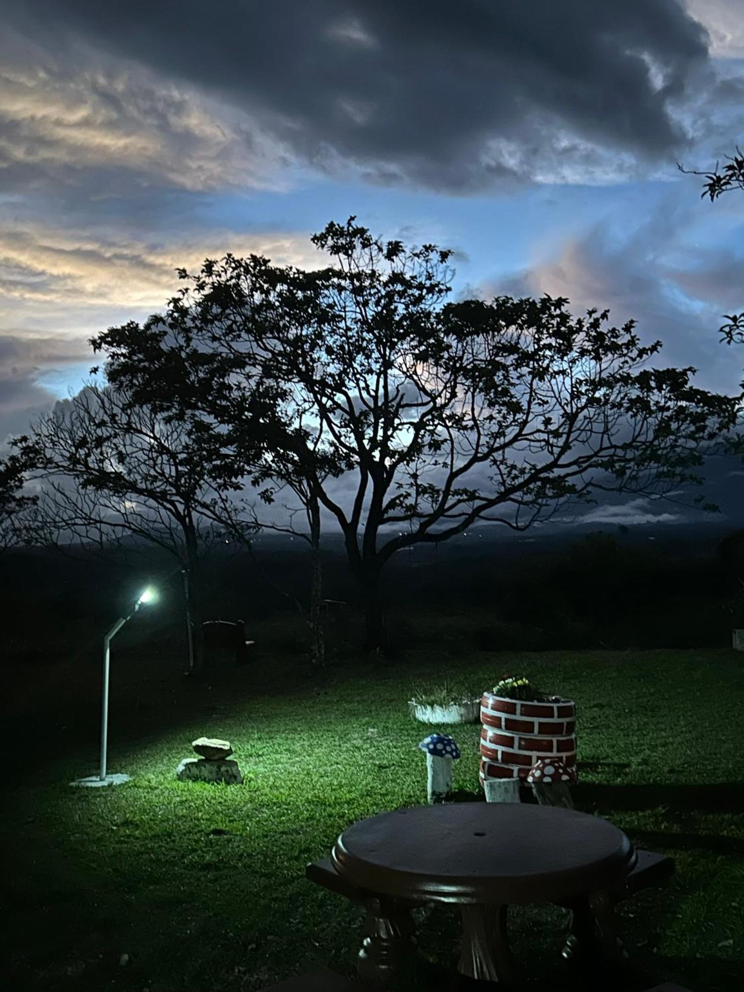 Linda Vista Cabins โบเกเต ภายนอก รูปภาพ
